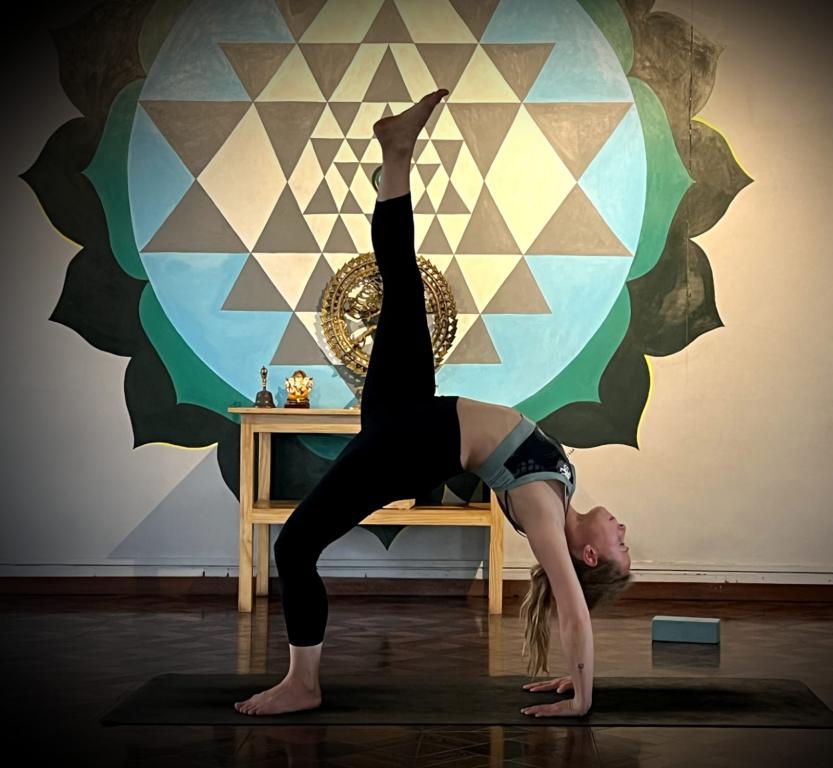Hatha Yoga ( core and back )