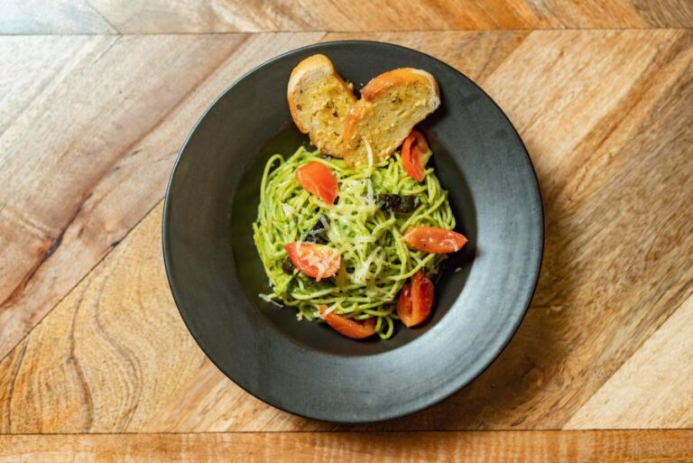 Spaghetti Herb Pesto with Shiitake Mushroom