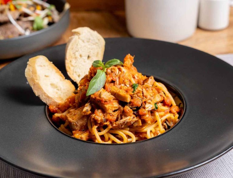 Jackfruit Bolognese (Vegan, Seasonal)