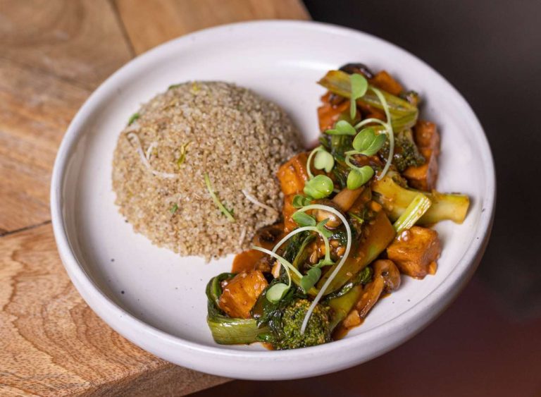 Tofu Stir Fry with Quinoa (Vegan, Spicy)